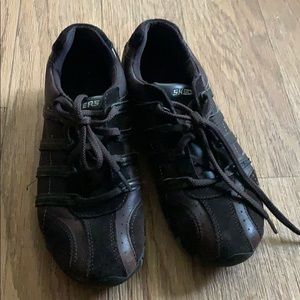 EUC skechers  tennis shoes